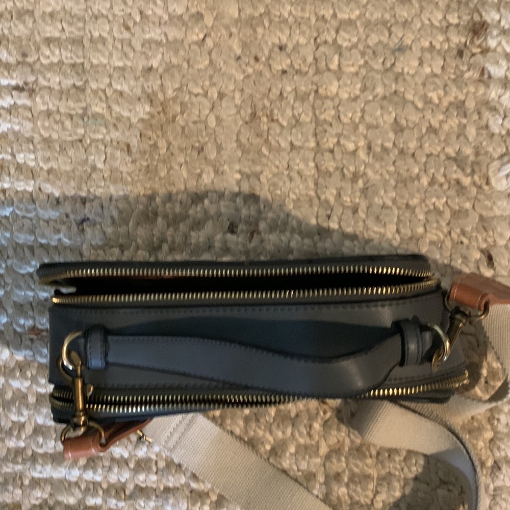 Camera crossbody - Picture 2 of 9